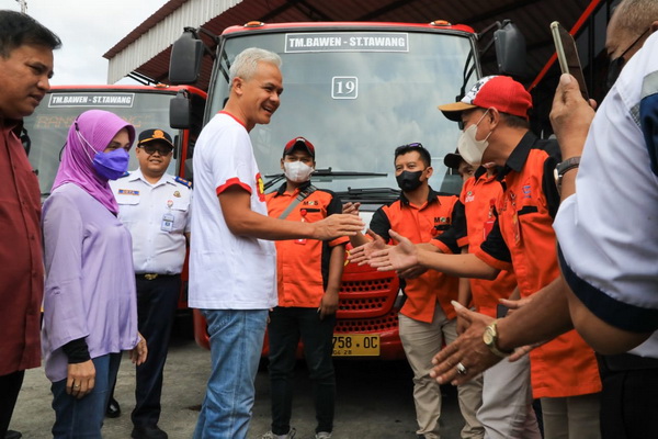 Cek Suasana Arus Mudik di Terminal Bawen, Ganjar: Jumlah Penumpang Mulai Naik