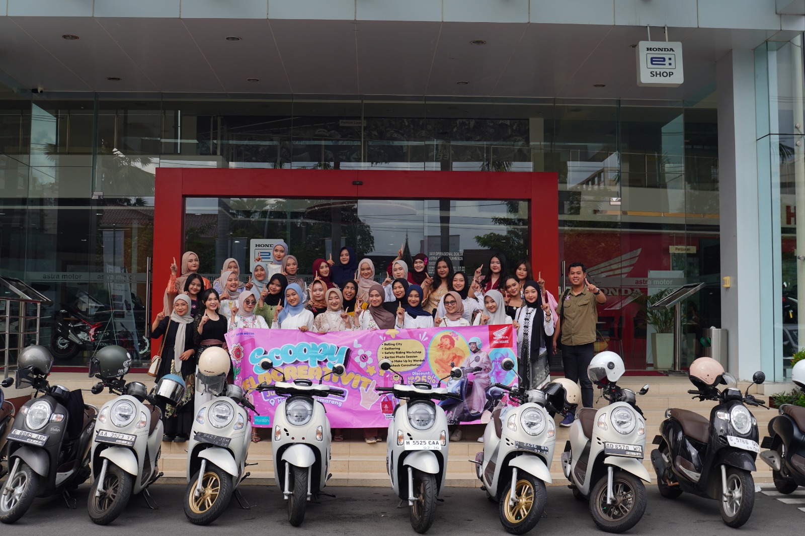 Rayakan Semangat Kartini, 50 Wanita Tampil Fashionable dalam Scoopy Velocreativity  