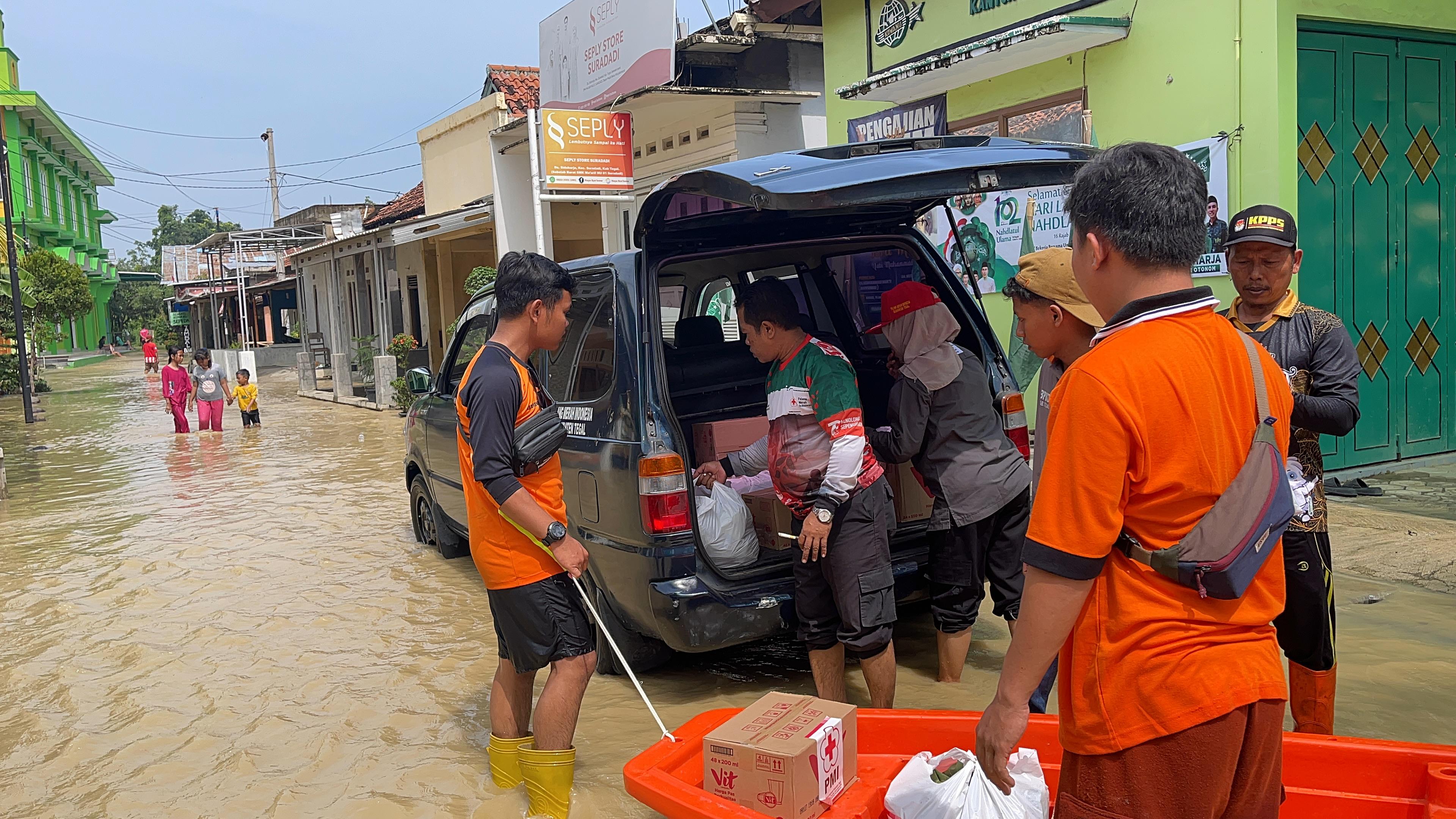 Hujan Deras Semalaman, Kabupaten Tegal Dikepung Banjir