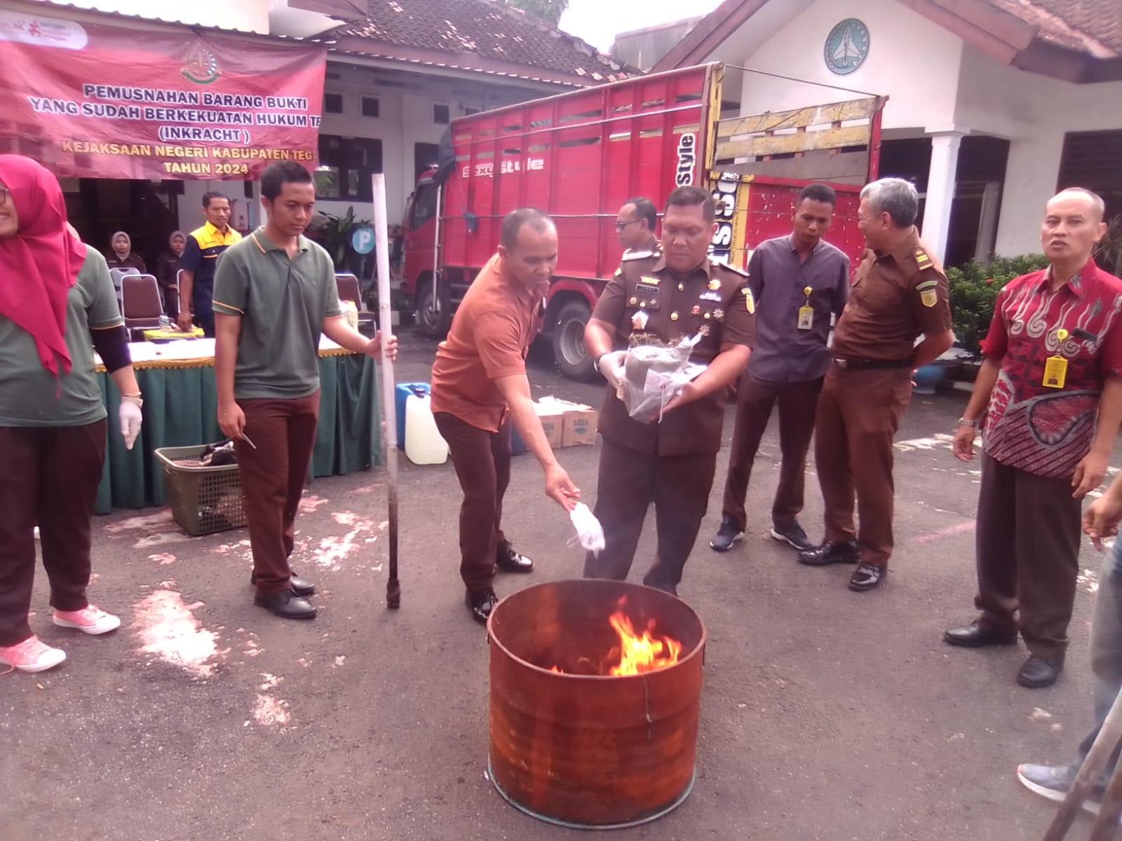 Ribuan Barang Bukti Kejahatan Dimusnahkan, Mulai dari Obat Terlarang, Miras sampai Sajam