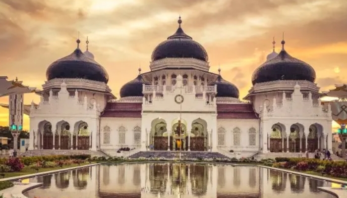 5 Masjid Bersejarah di Indonesia yang Wajib Dikunjungi Sebagai Destinasi Wisata Religi Pusat Peradaban Islam