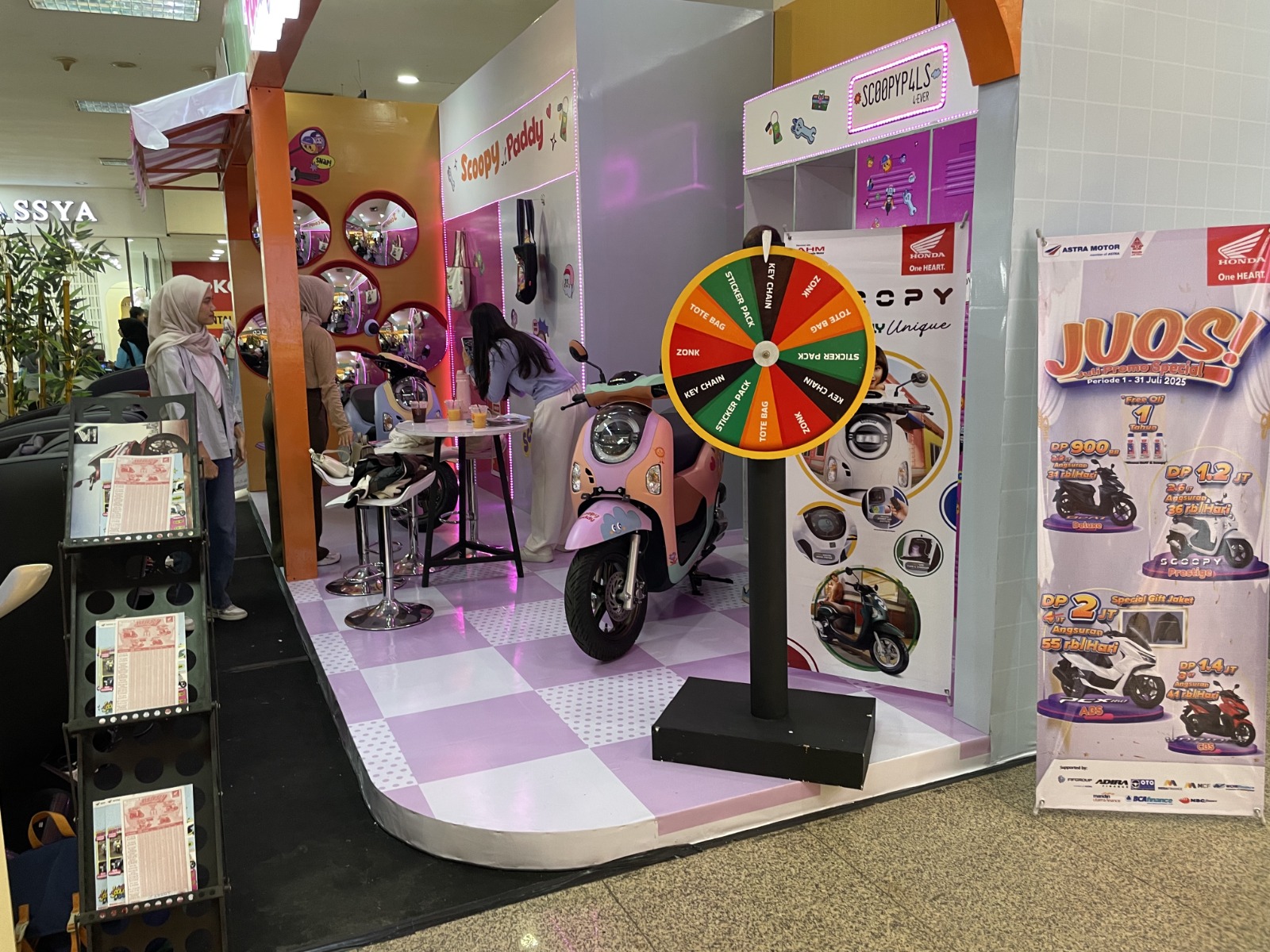 Didesain Eyecatching, Booth Honda Scoopy X Paddy Sedot Perhatian Pengunjung Mall  