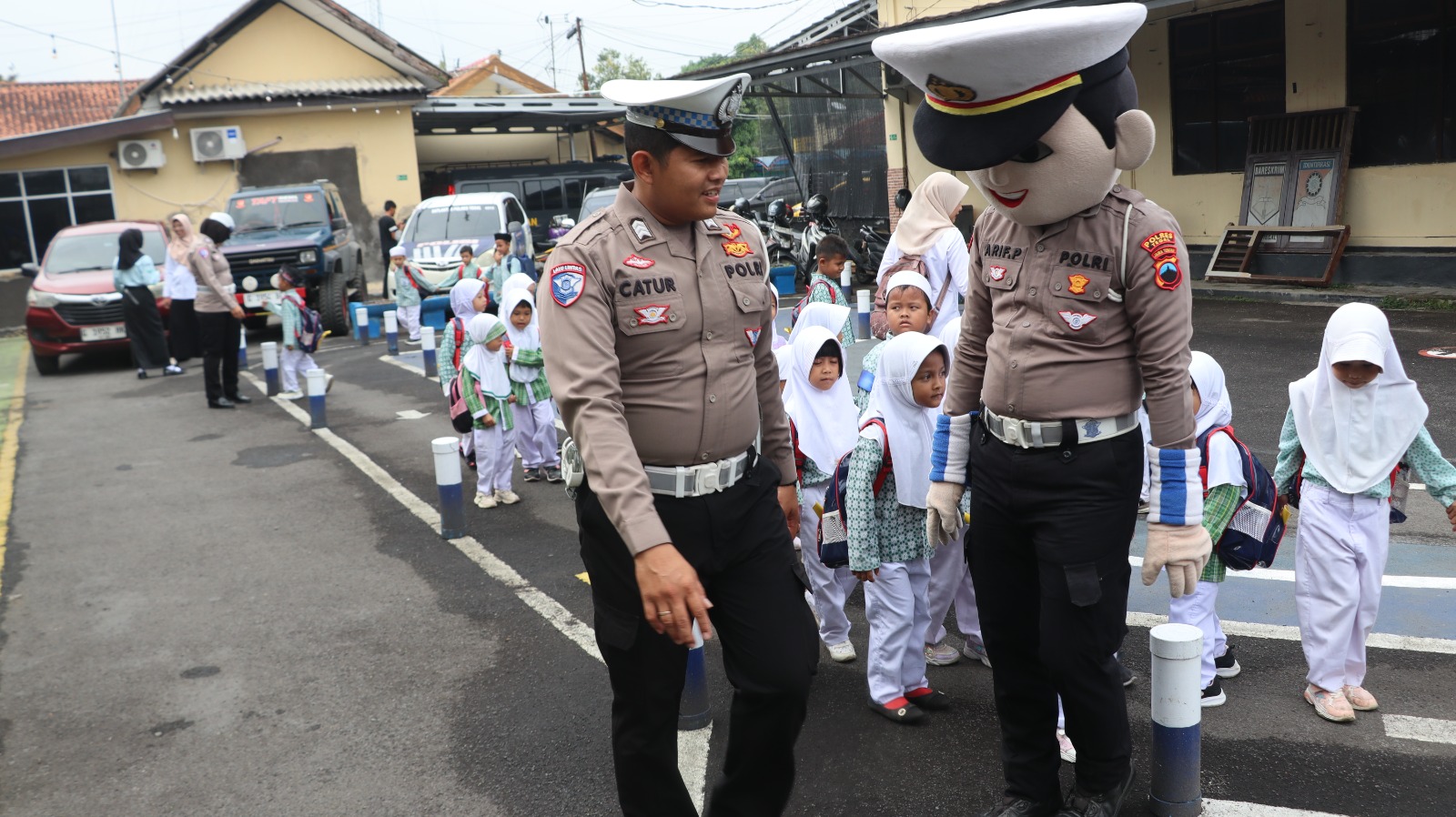 Ceriakan Polisi Sahabat Anak, Satlantas Polres Tegal Edukasi Siswa TK 