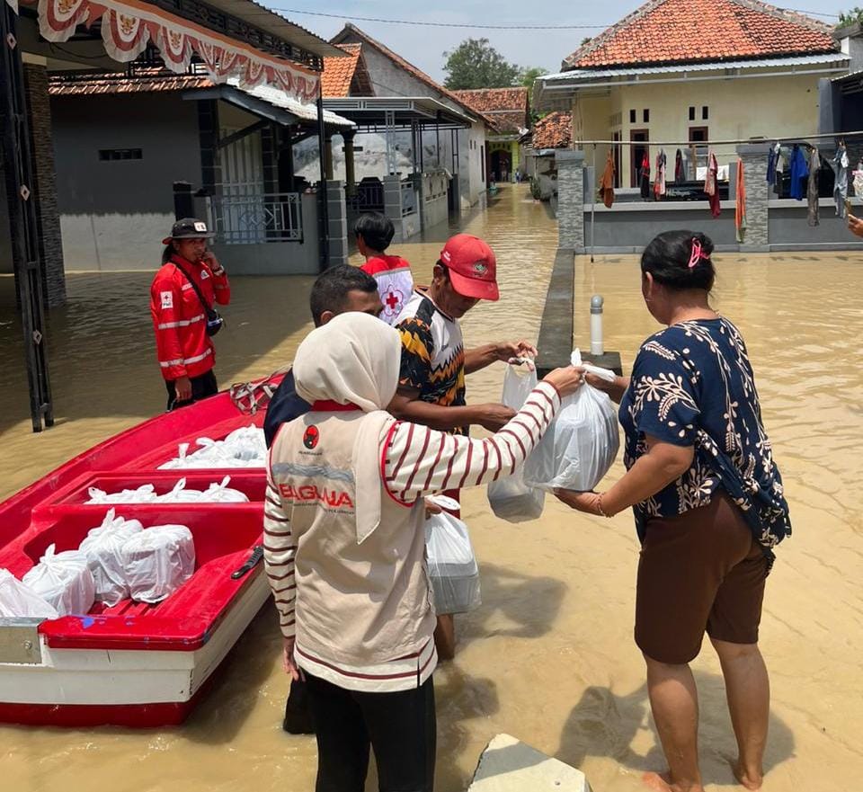 Sungai Cacaban Kabupaten Tegal Meluap, Ratusan Rumah di Sidaharja Terendam Banjir 1,2 Meter