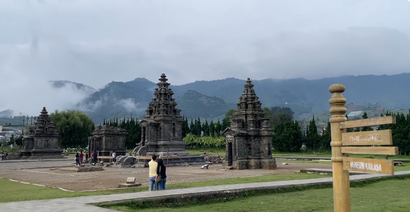 4 Candi di Alam Terbuka Jawa Tengah yang Panoramanya Bukan Main