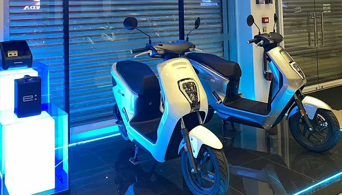 Biaya Cuma Rp2.000-an, EM1 e: Motor Listrik Honda Canggih yang Bisa Dicas di Rumah