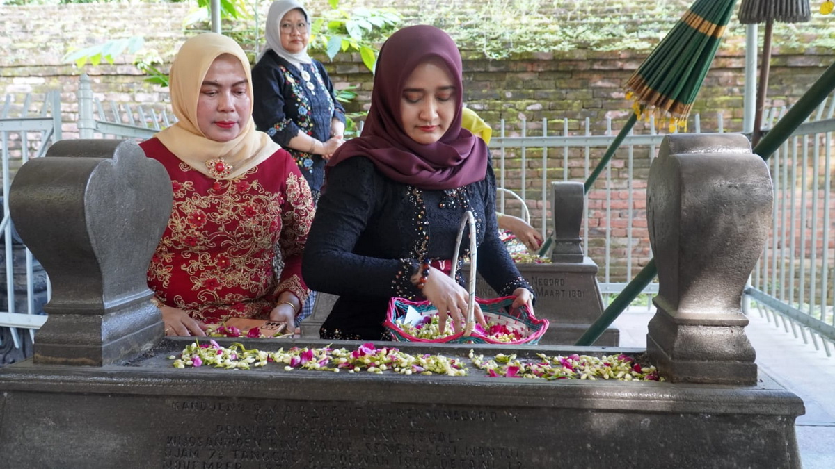 Ziarah ke Makam RA Kardinah di Hari Kartini, Wakil Wali Kota Tegal Ungkap Perjuangan Tokoh Wanita Ini