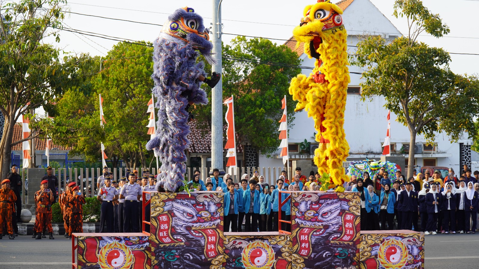 Upacara Penurunan Bendera HUT Kemerdekaan RI di Tegal Dimeriahkan Barongsai Hingga Tari