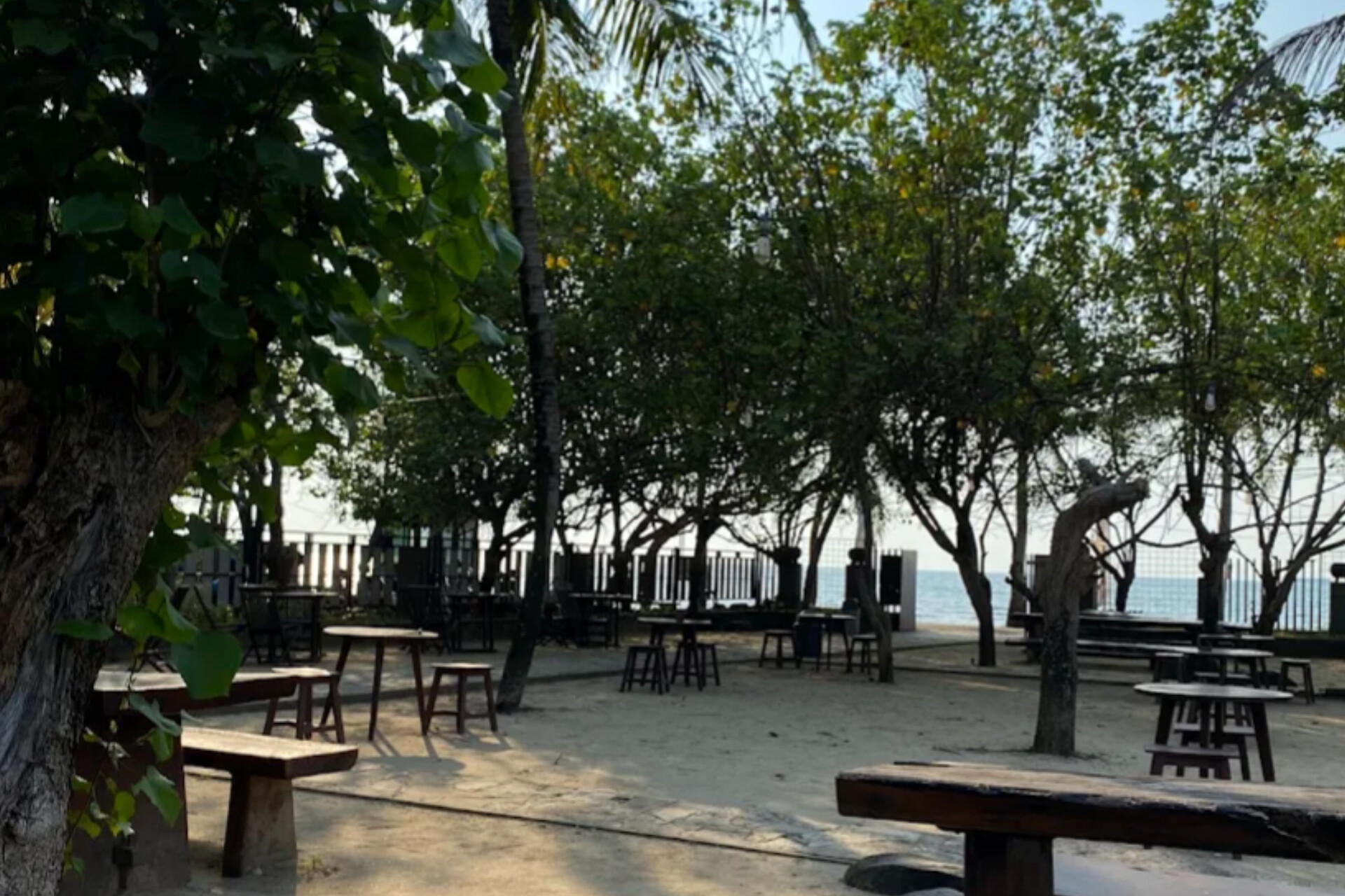 3 Cafe View Pantai di Jepara yang Asyik untuk Nongkrong Sambil Menikmati Sunset