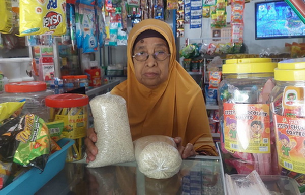 Harga Beras Tinggi, Minyak Goreng Langka, Ibu Rumah Tangga di Tegal Tepuk Jidat