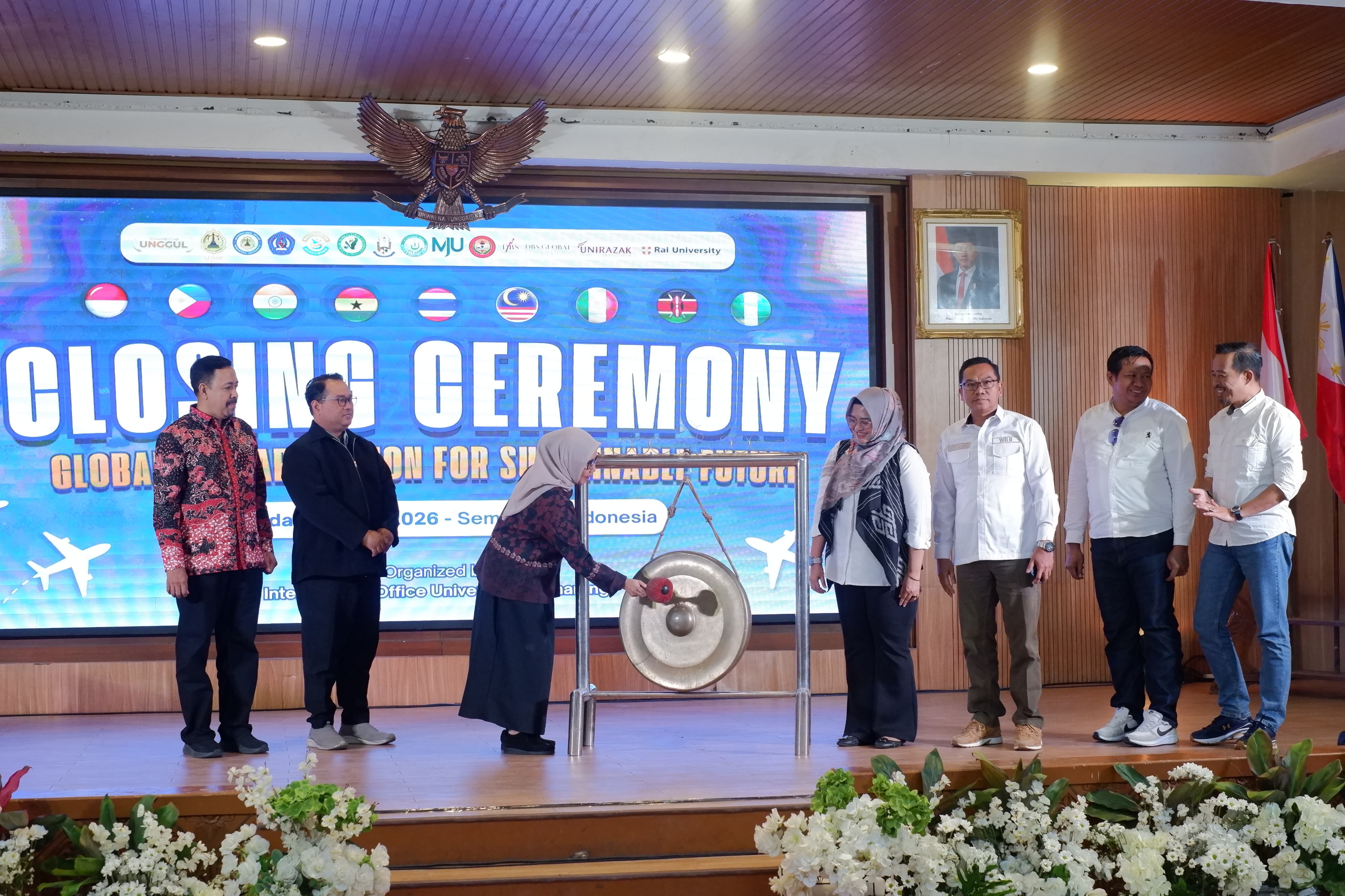 UPS Resmi Tutup Summer Camp 2026, Perkuat Jejaring Internasional Lewat Pertukaran Budaya