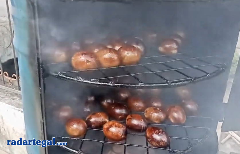 Telur Asin Bakar, Oleh-oleh Unik khas Brebes yang Tak Ada Duanya