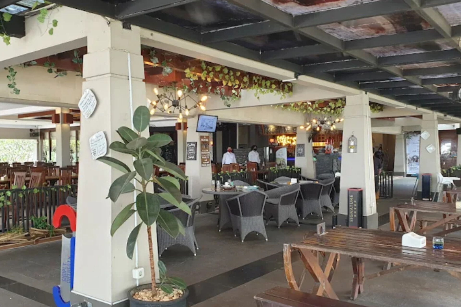 Nongkrong Santai di Udara Terbuka, 5 Cafe Outdoor Semarang yang Wajib Dikunjungi