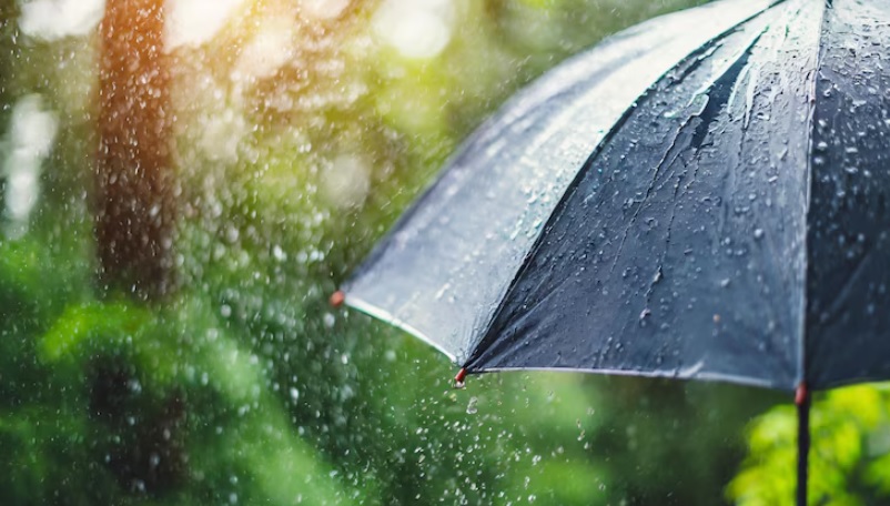 6 Mitos Unik dan Aneh yang Dipercaya Bisa Mengusir Hujan