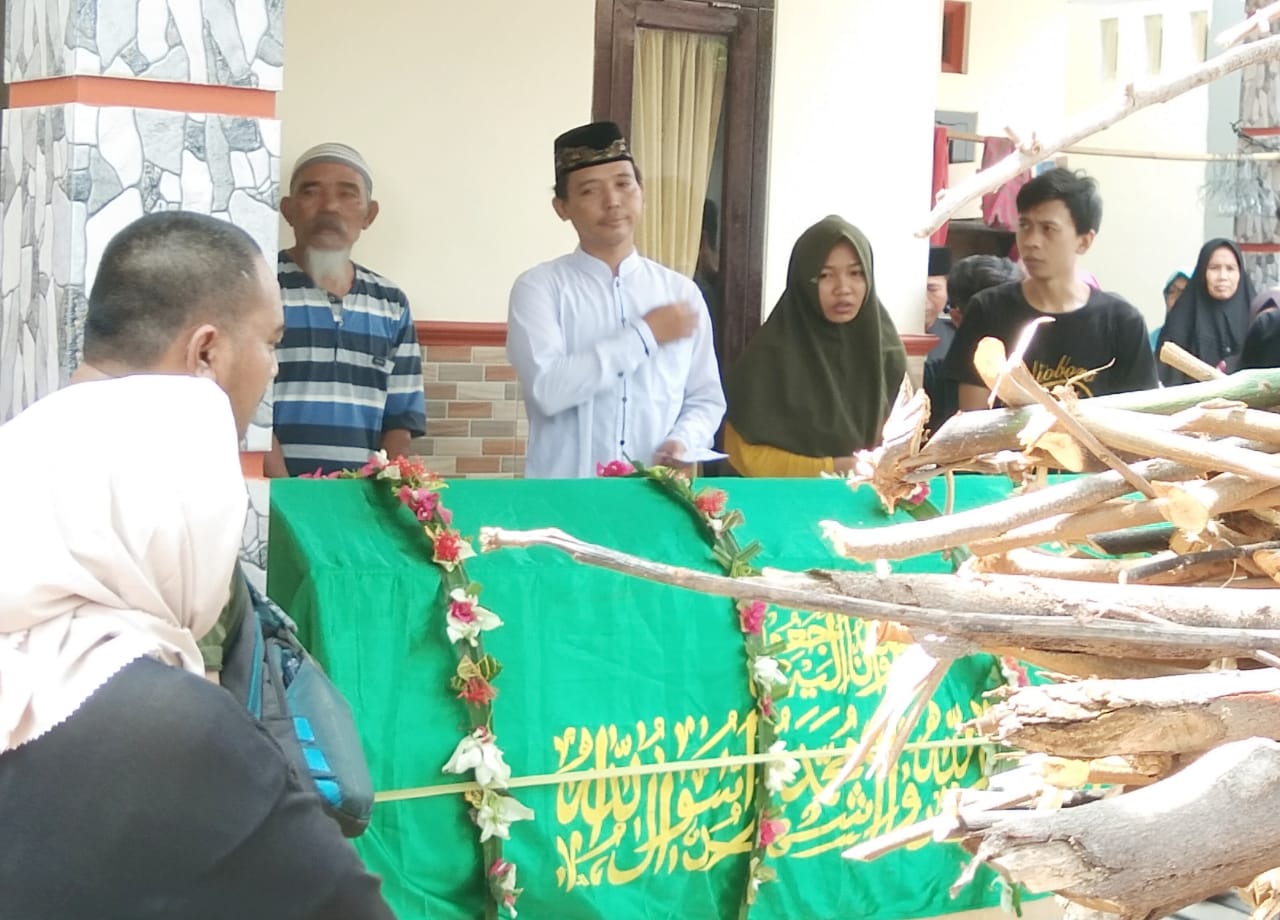 Jenazah Korban Kecelakaan Jalan Tol Batang-Semarang Dilepas dengan Isak Tangis 