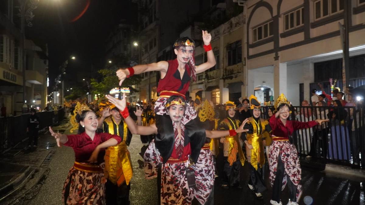 Tari Geol Tegal Pukau Ribuan Warga di Karnaval Budaya APEKSI Medan 