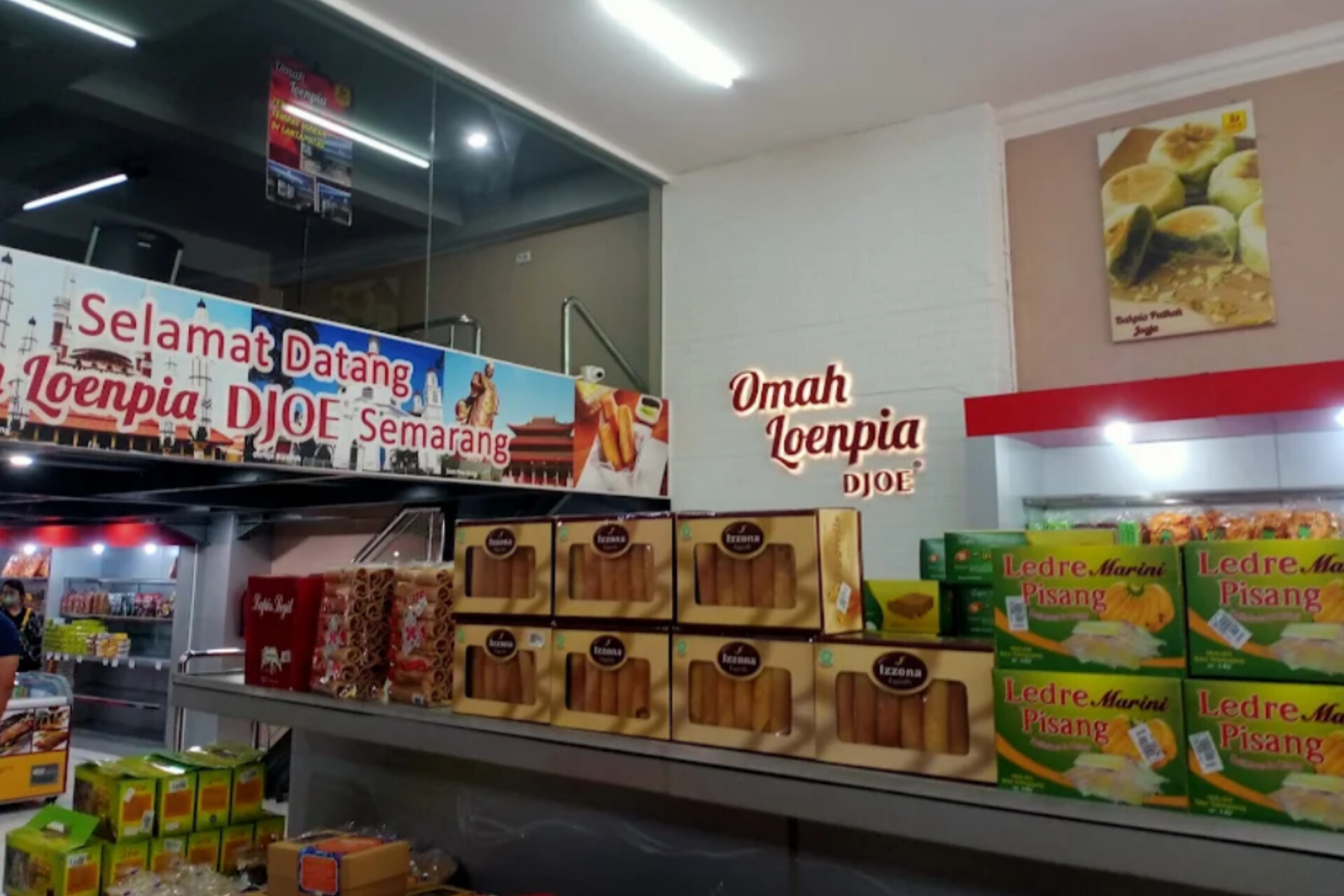 Bingung Cari Buah Tangan dari Semarang? Ini 4 Toko Oleh-Oleh Terpopuler yang Wajib Dikunjungi!