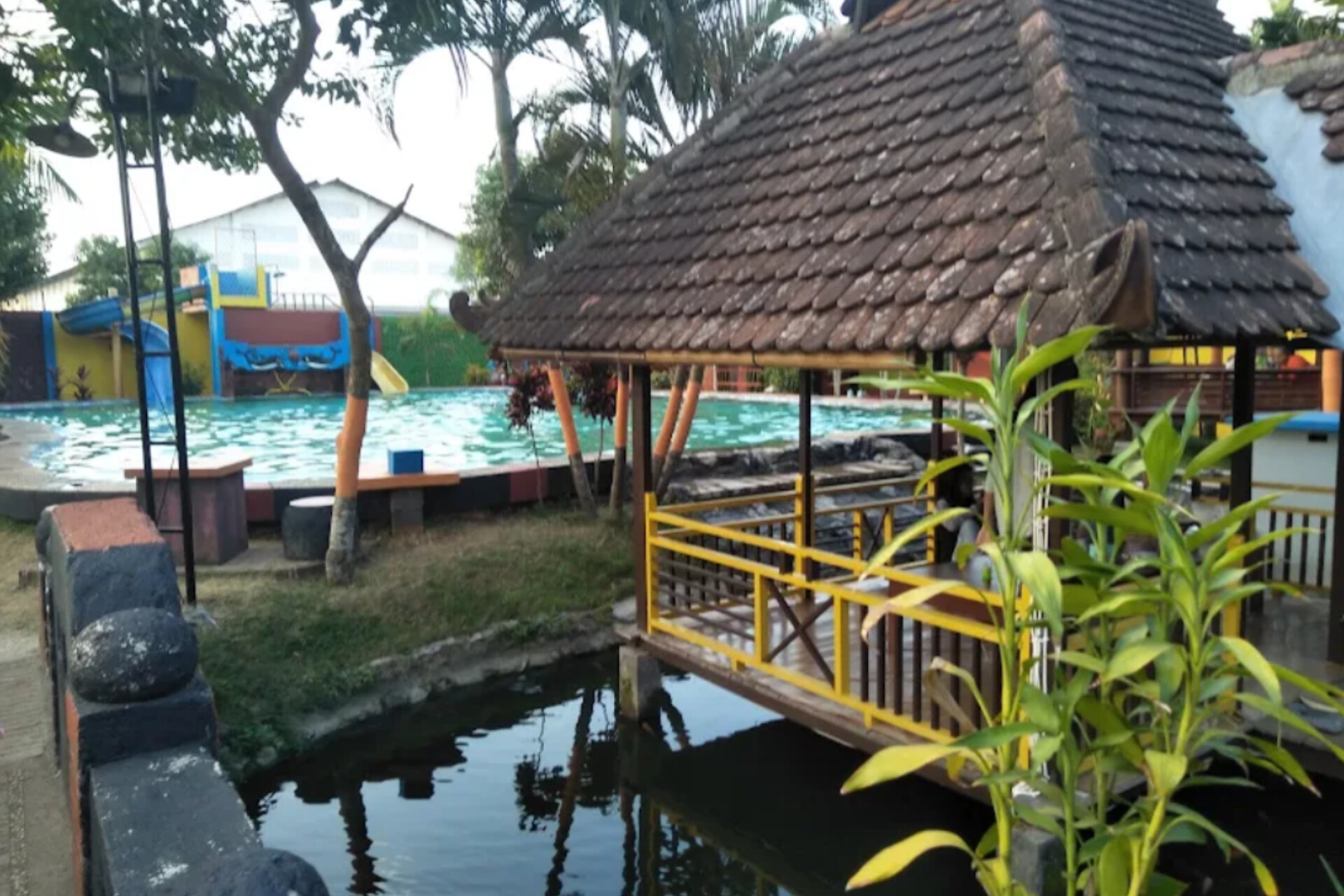 6 Rekomendasi Tempat Makan Luas dan Nyaman di Pati, Pas Buat Kumpul Keluarga 