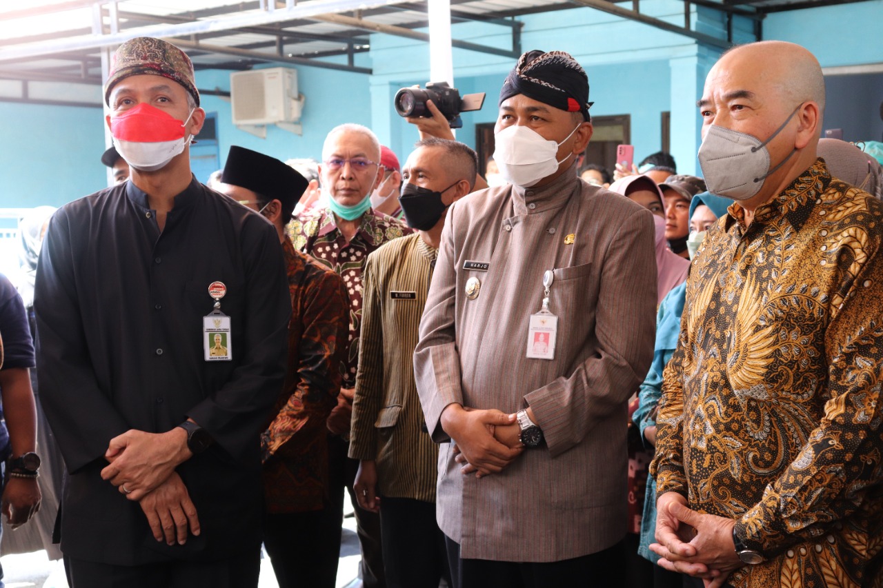 Kunjungi Brebes, Gubernur Jawa Tengah Ganjar Pranowo Resmikan Rumah Sigap   