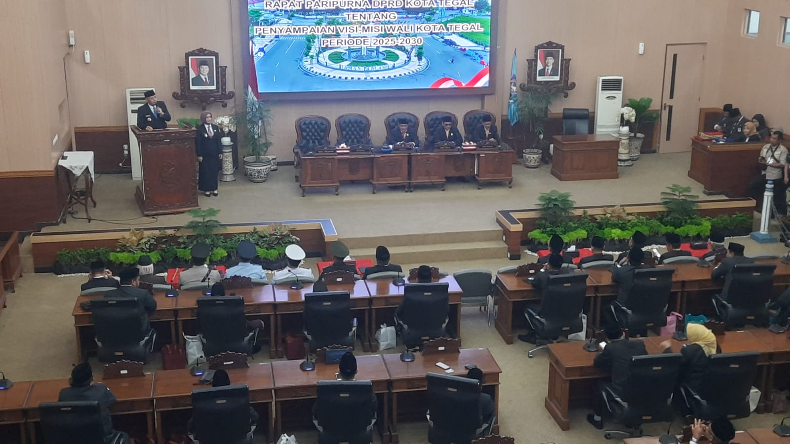 Wali Kota Tegal Dedy Yon Sampaikan Visi dan Misi dalam Rapat Paripurna DPRD