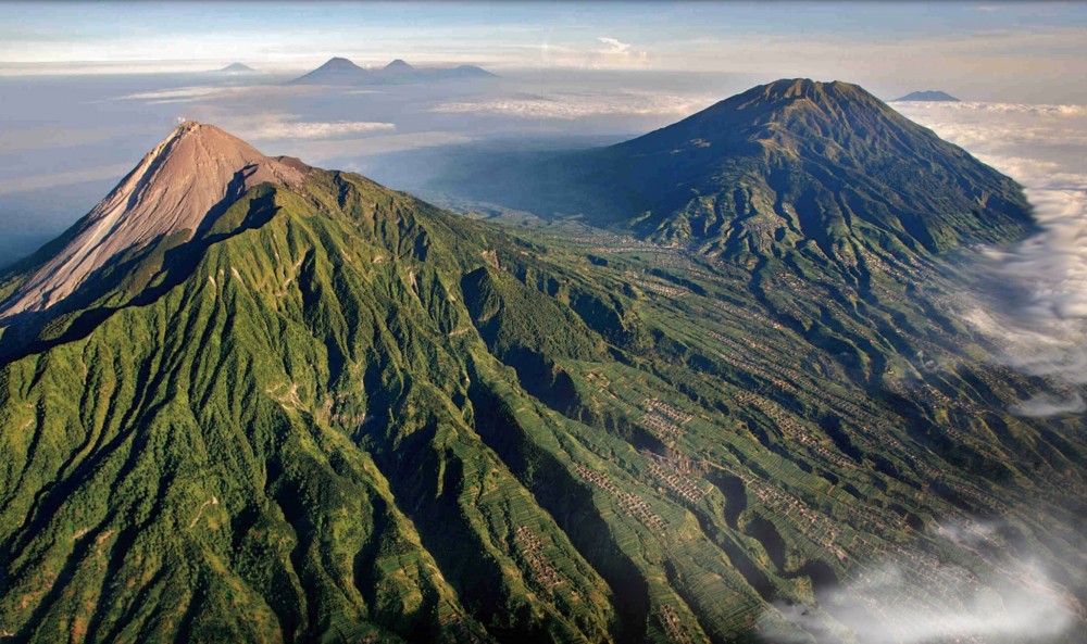 6 Mitos Gunung Slamet yang Mengerikan, dari Keberadaan Manusia Kerdil hingga Gerbang Kerajaan Gaib