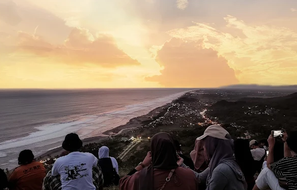 Gak Kalah dari Bali, Ini 6 Tempat Sunset Romantis di Jogja Tanpa Tiket Mahal