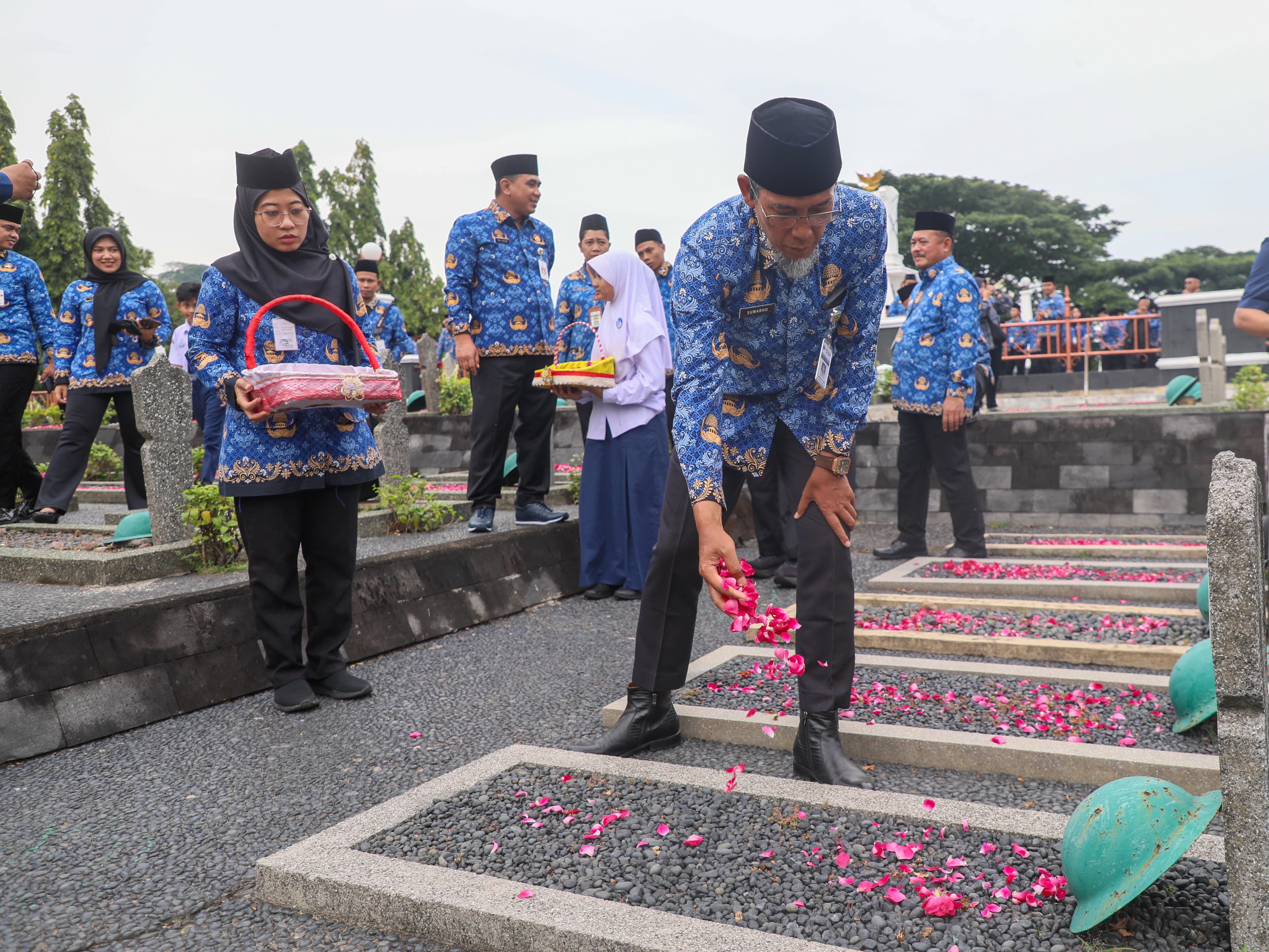 Hadiri Seminar Ilmiah HUT Korpri, Sekda Jateng Minta ASN Tidak Antikritik