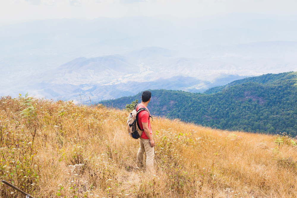 3 Gunung di Jawa Tengah Buat Solo Hiking Pemula, View Cantik