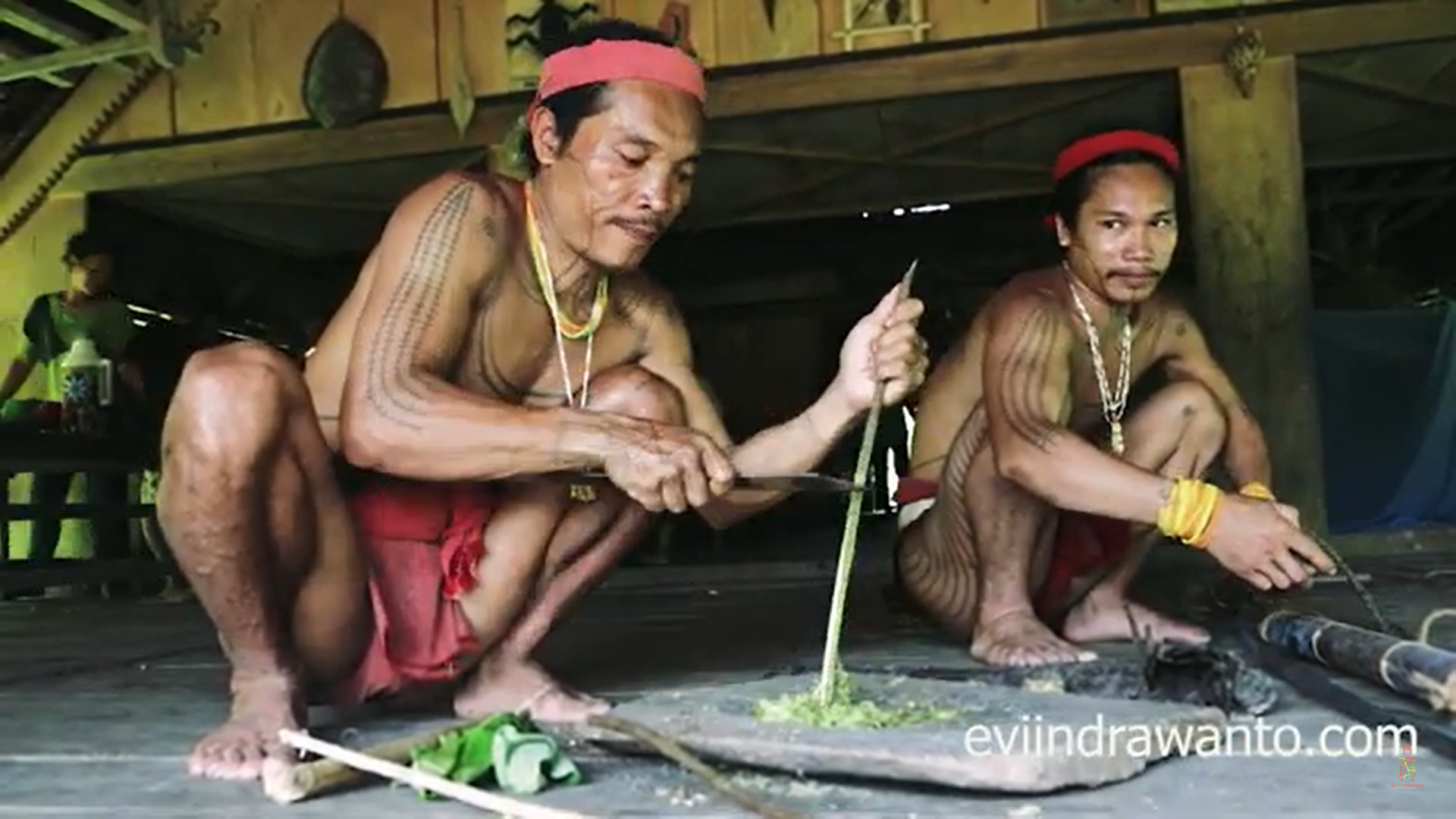 Racunnya Mematikan! Begini Cara Suku Mentawai Membuat Senjata Tradisionalnya