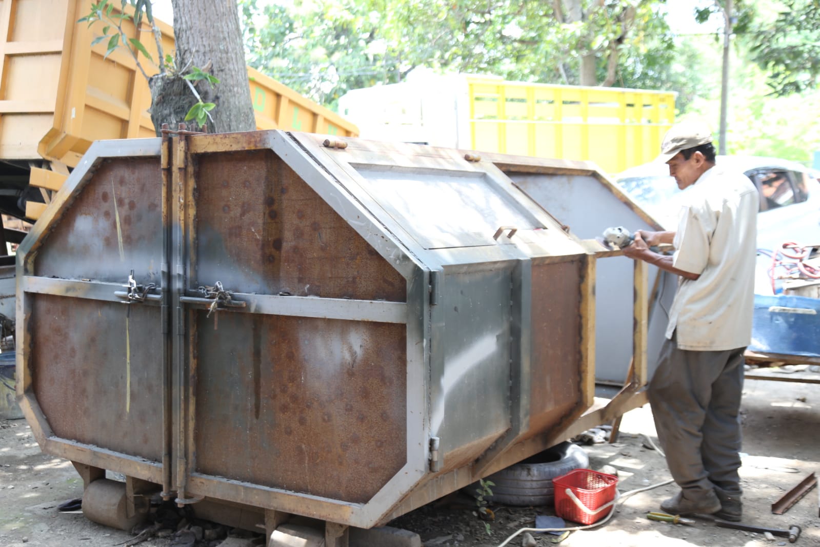 8 dari 18 Kontainer Sampah di Kabupaten Tegal Rusak Parah, Viral dan Jadi Perbincangan Warganet