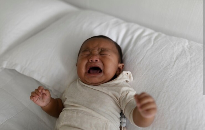 Mitos Bayi Menangis Tengah Malam, Sedang Diganggu Makhluk Halus? Ini Penjelasanya
