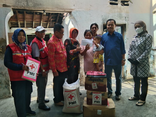 Korban Kebakaran Rumah di Lumingser Terima Bantuan PMI Kabupaten Tegal