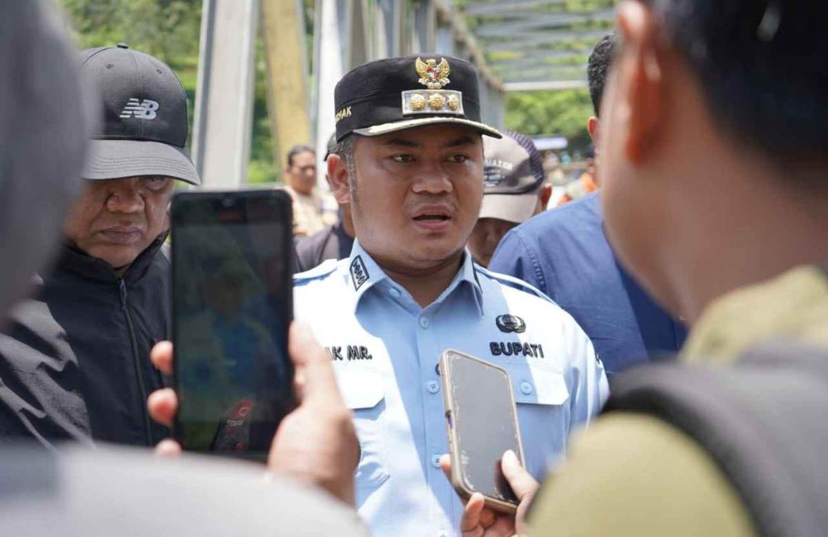 Bupati Tegal Tinjau Perbaikan Jalan Ambles dan Pembangunan Jembatan Kalierang, Ini Target Selesainya