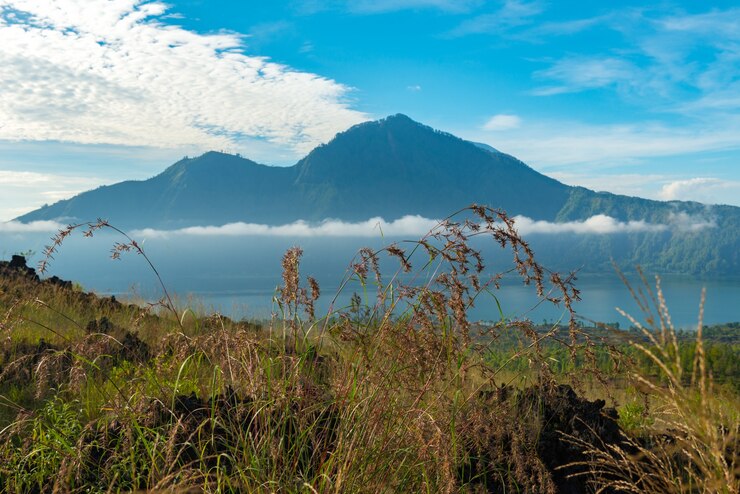 7 Gunung di Indonesia dengan Mitos Terkenalnya Masing-masing