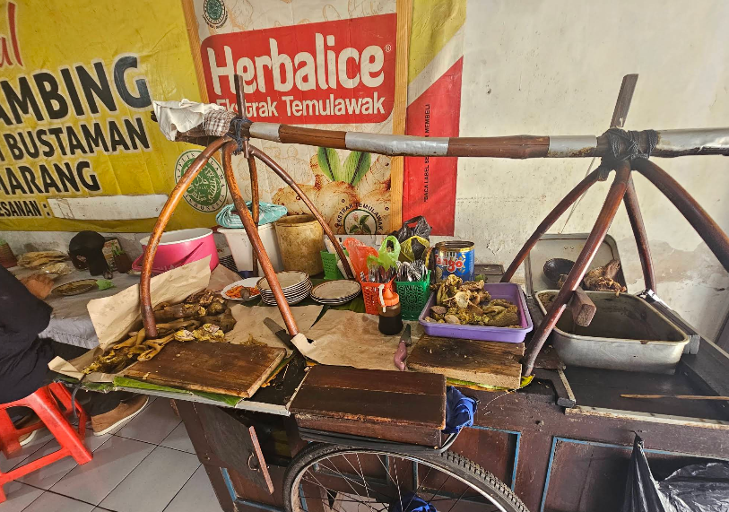 10 Rekomendasi Tempat Makan Siang di Semarang yang Enak, Legendaris, dan Murah Meriah