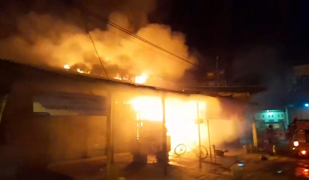 BREAKING NEWS! 4 Ruko di Dekat Pasar Induk Bumiayu Brebes Kebakaran 