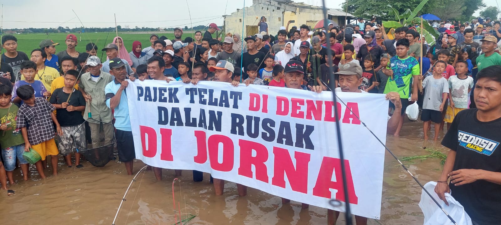 Jalan di Pagerbarang Tegal Rusak, Warga Keluhkan Dumptruk yang Masih Melintas