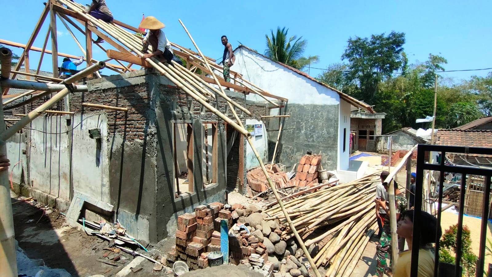 TMMD Reguler 118 Bantu Rehab Rumah Mbah Mar'ah