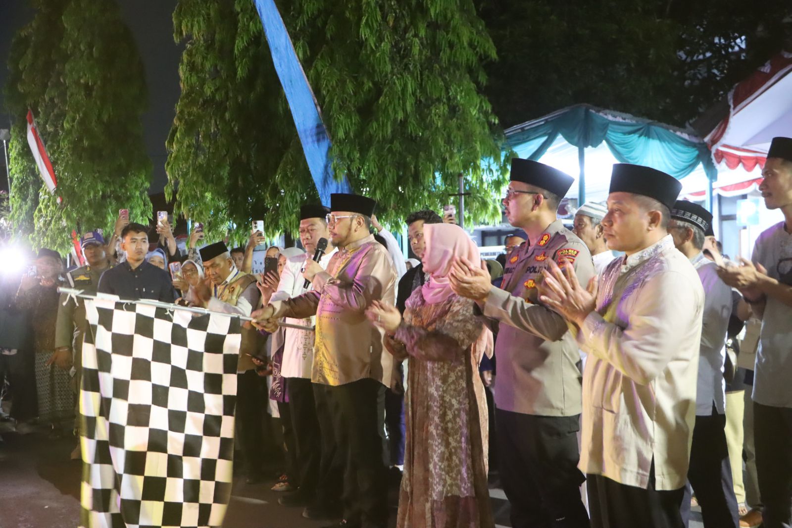 Pemberangkatan 296 Jamaah Calon Haji Kota Tegal Dijaga Polisi