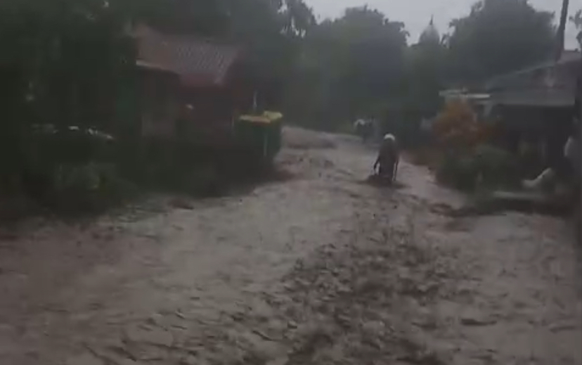 Lima Jam Diguyur Hujan, Brebes Selatan Dilanda Banjir