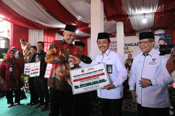 Ganjar Gelontorkan Rp434 Miliar untuk Bantuan Bidang dan Pendidikan Keagamaan di Jateng