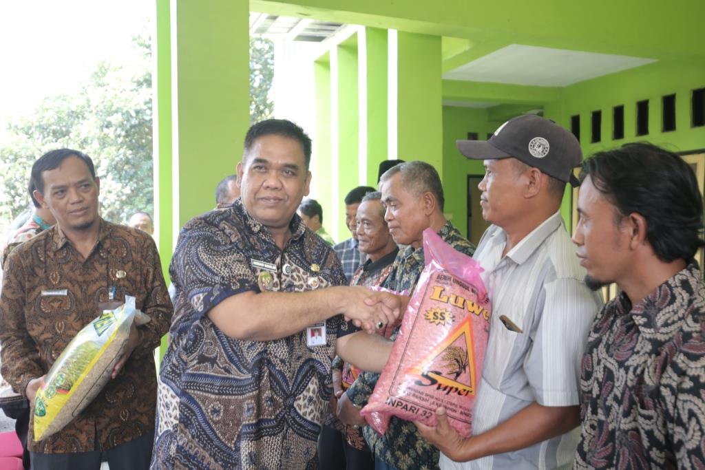 Wakil Bupati Tegal Minta Petani Optimalkan Bantuan Benih Padi dan Alsintan