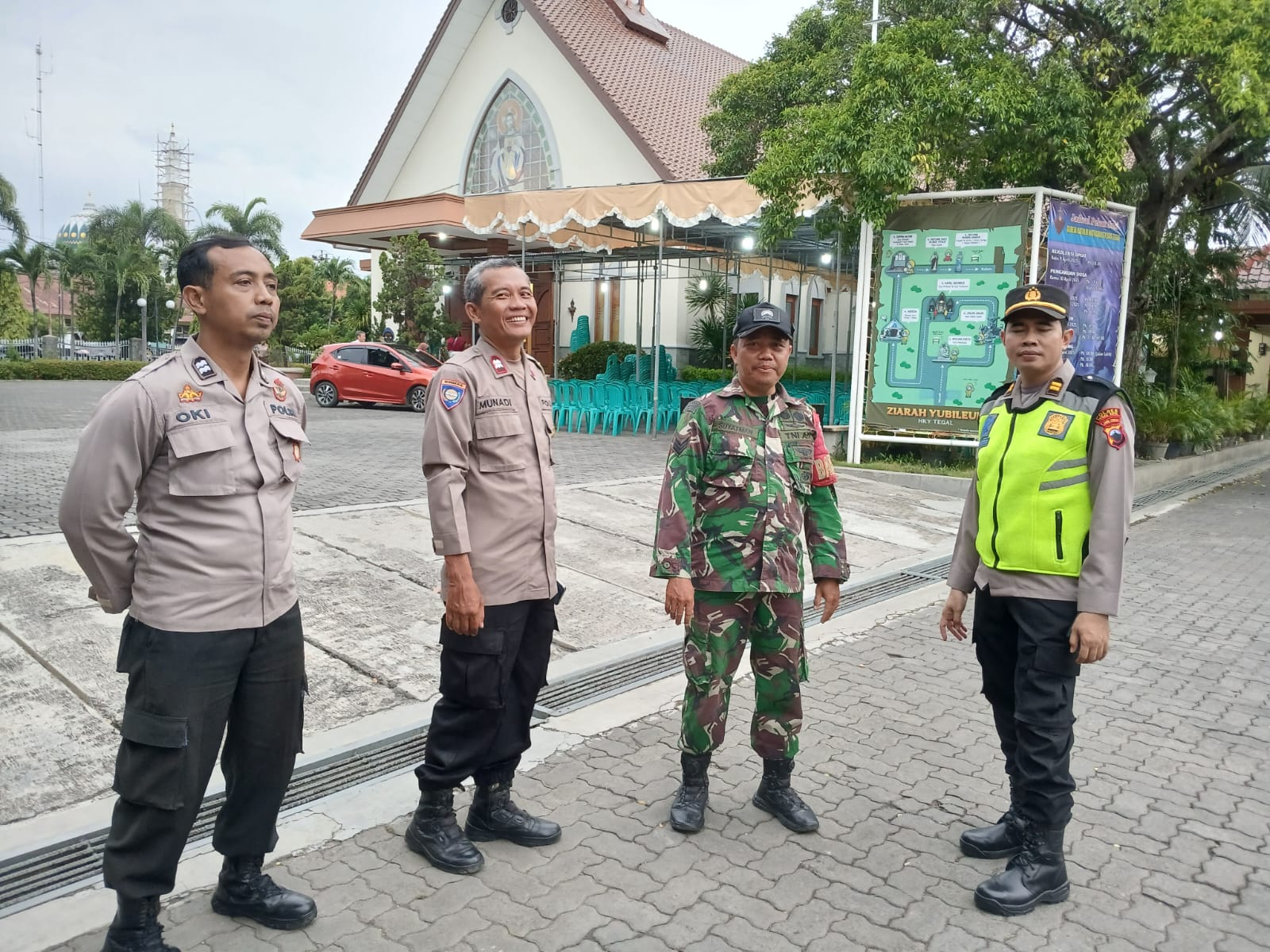 Amankan Ibadah Paskah di Tegal, Petugas gabungan Jaga Sejumlah Gereja