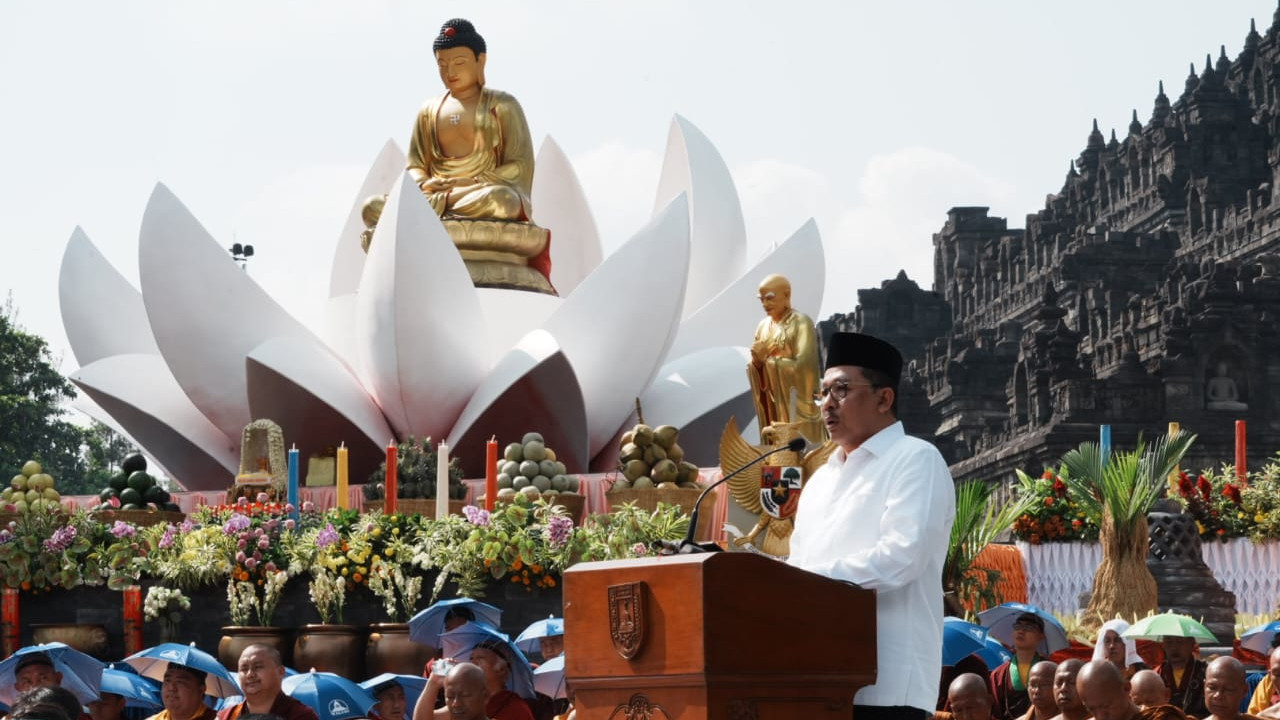 Biksu Thudong Rayakan Waisak di Candi Borobudur, Wamenag Bilang Begini