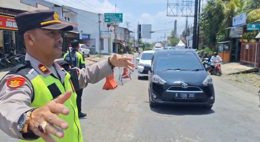 Jalur Mudik Ketanggungan Brebes Padat, One Way Lokal Mulai Diterapkan