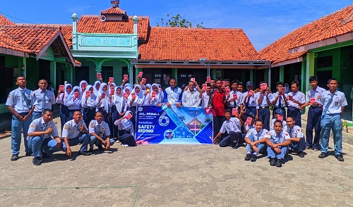 Tim Safety Riding Astra Motor Jateng Edukasi Duta Keselamatan Sekolah Binaan di Jawa Tengah