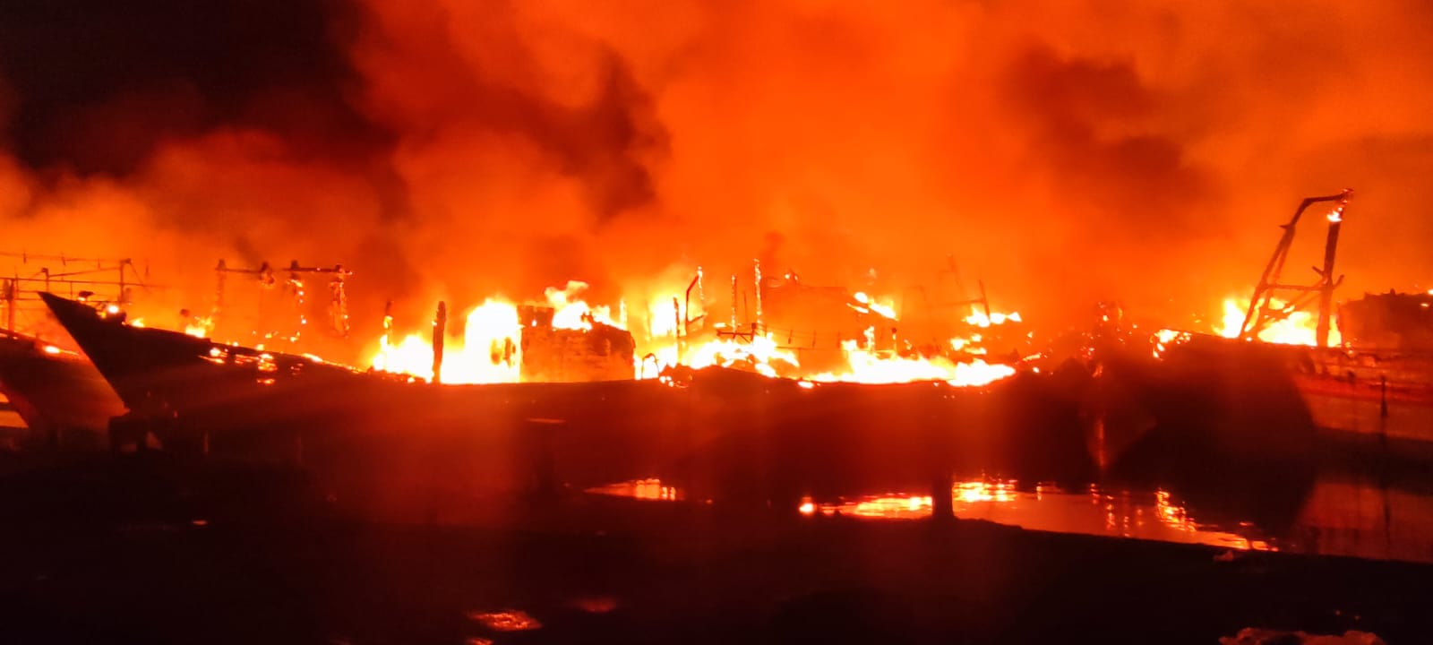 Kebakaran Hanguskan 52 Kapal di Pelabuhan Jongor Kota Tegal