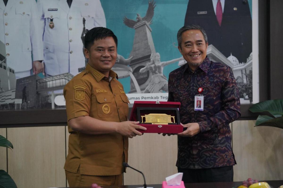 Terima Audiensi OJK, Bupati Tegal Dorong Literasi Keuangan dan Akses Permodalan UMKM