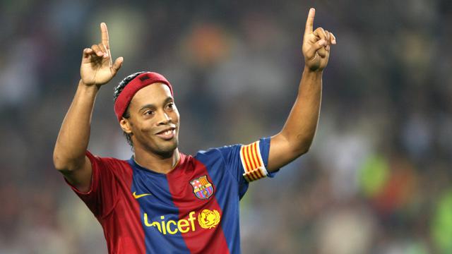 Joget Samba Fenomenal! Ronaldinho dan Shopee Bikin Kejutan Besar