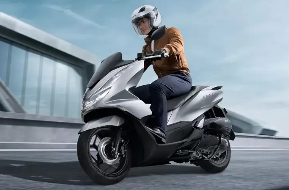 Intip Spesifikasi Terbaru Honda PCX160 2025 yang Bikin Ngiler, Mesinnya Segarang Ini